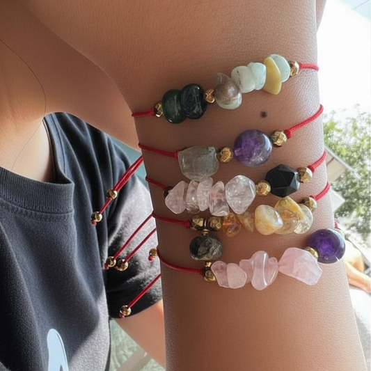 Intuición Mística. Pulsera de hilo rojo con labradorita y amatista