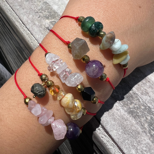 Abundancia Solar. Pulsera de hilo rojo con citrino y pirita