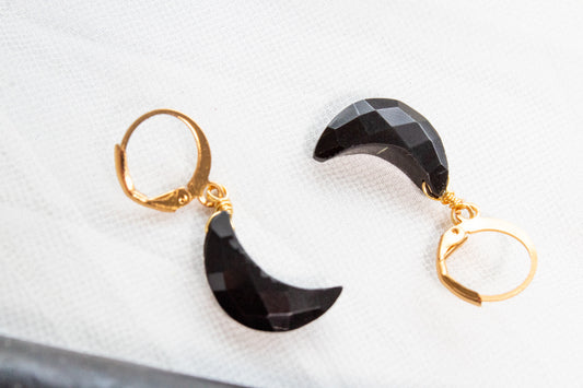 Nocturna. Aretes con luna de ónix.