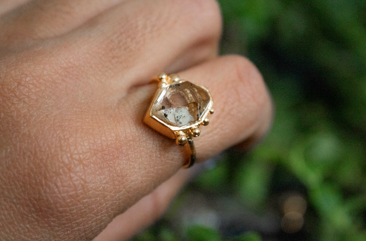 Énergie. Anillo de cuarzo herkimer