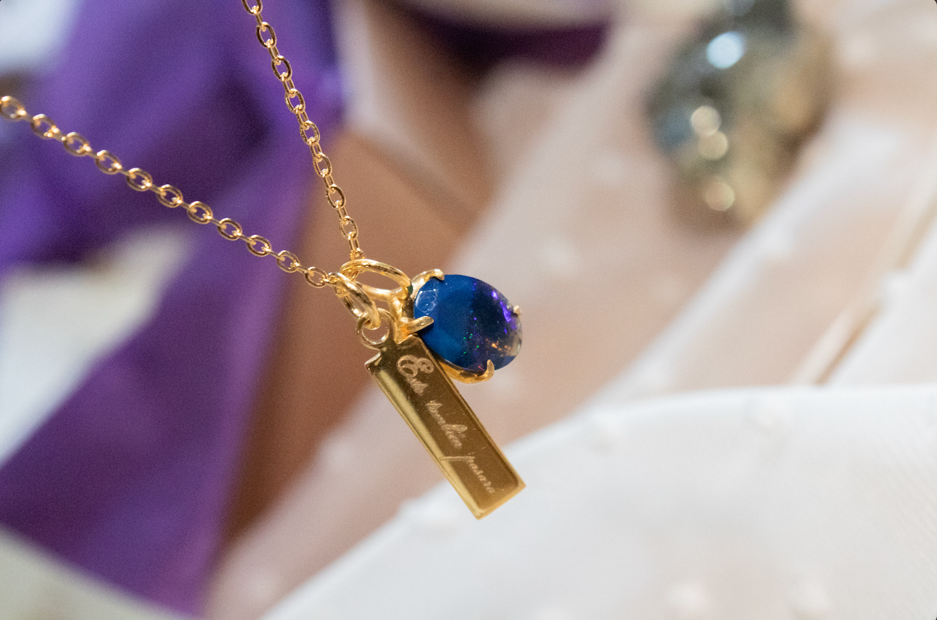 Collar "Esto también pasará". Chapa de oro de 22k