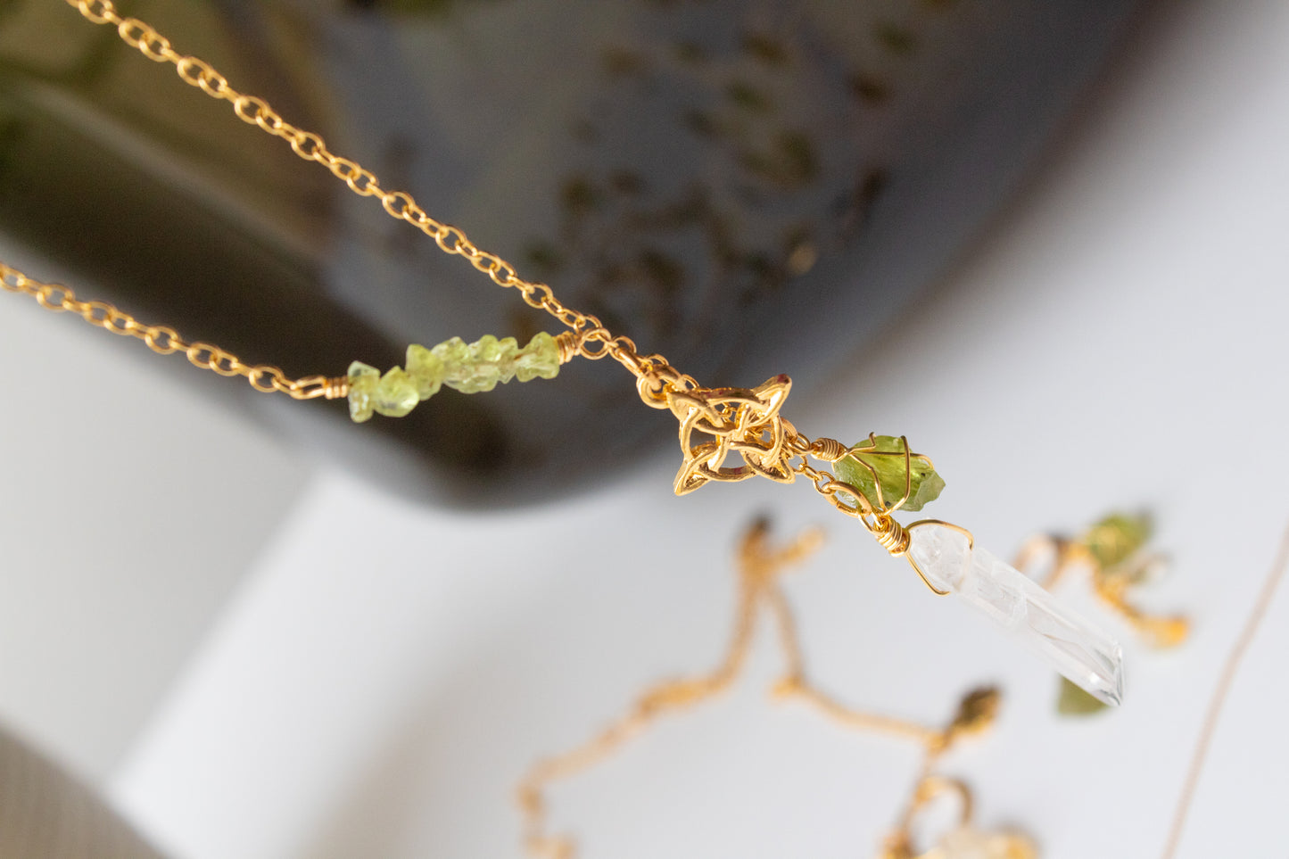 Buenaventura. Collar con peridoto y cuarzo blanco