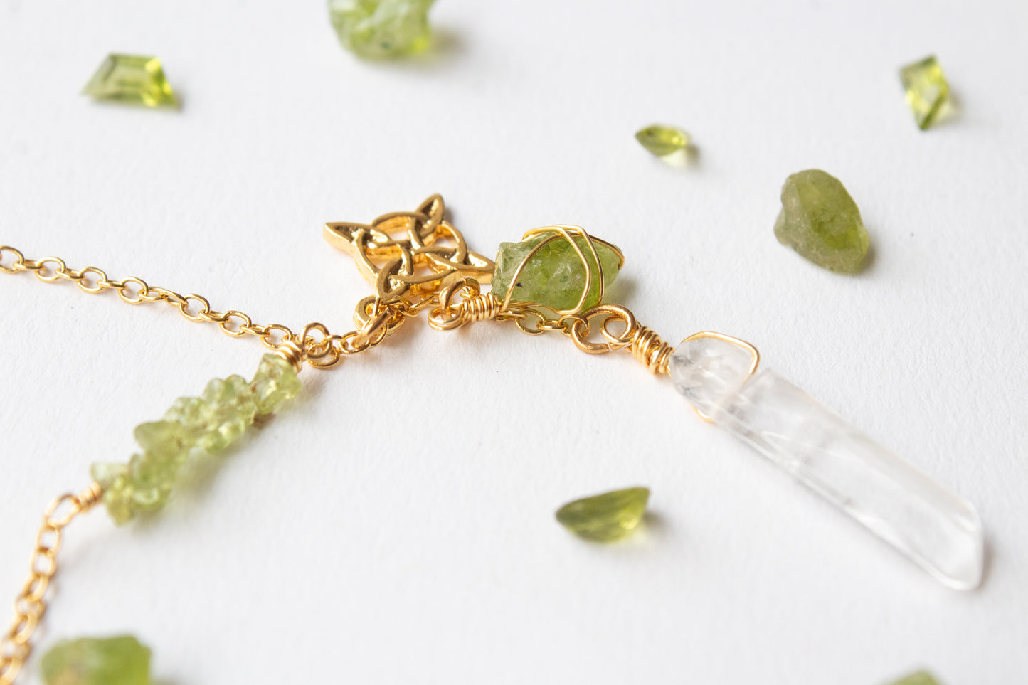 Buenaventura. Collar con peridoto y cuarzo blanco