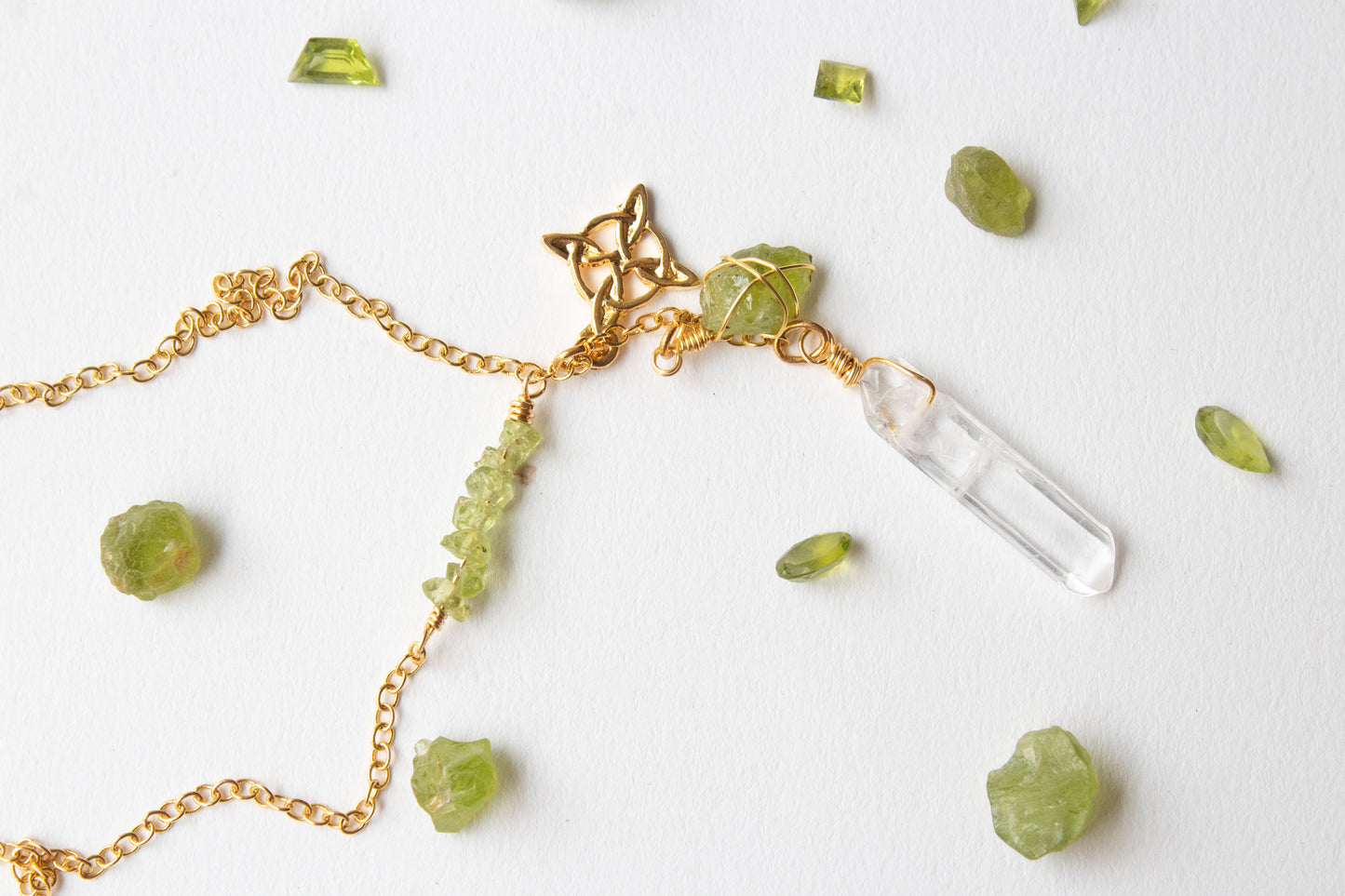 Buenaventura. Collar con peridoto y cuarzo blanco