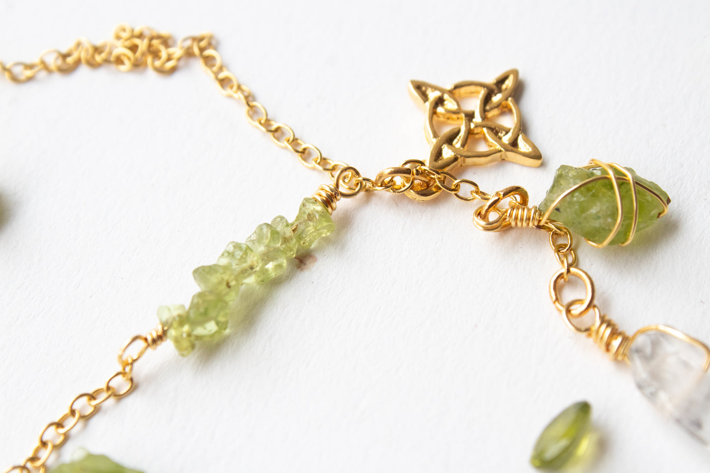 Buenaventura. Collar con peridoto y cuarzo blanco