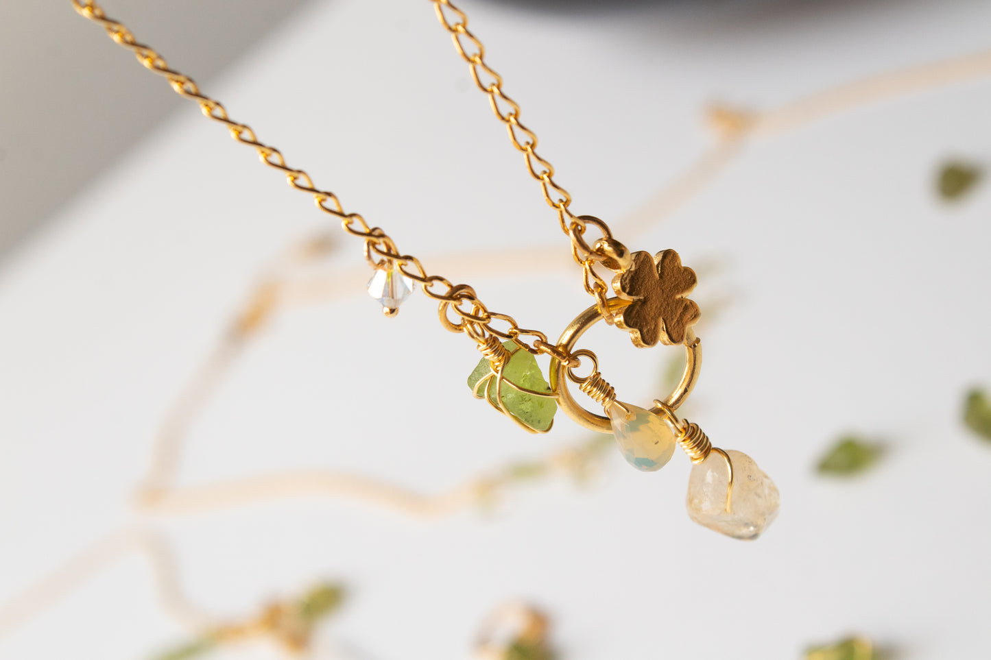 Joy. Collar con peridoto, ópalo y citrino