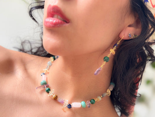 Cosmos. Collar con lapislázuli, cuarzo rosa, turquesa, amatista, malaquita, citrino, ojo de tigre y fluorita