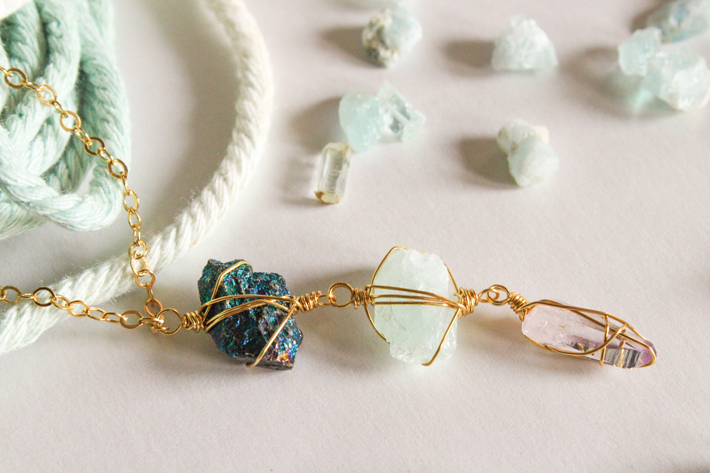 Ishtar. Collar con aguamarina, calcopirita y amatista