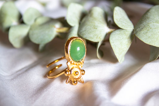 Estrella del Bosque. Anillo con calcedonia verde