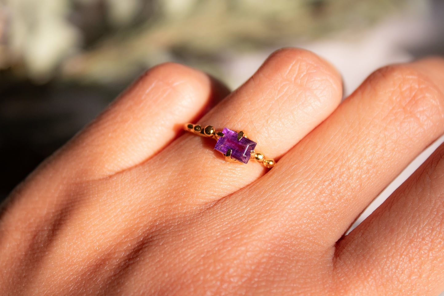Luz Violeta. Anillo con amatista