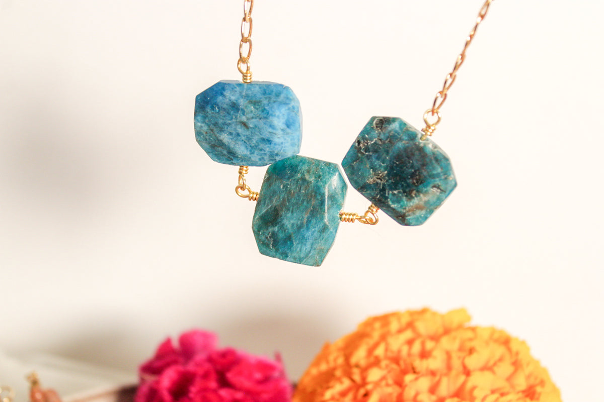 Collar de apatito azul