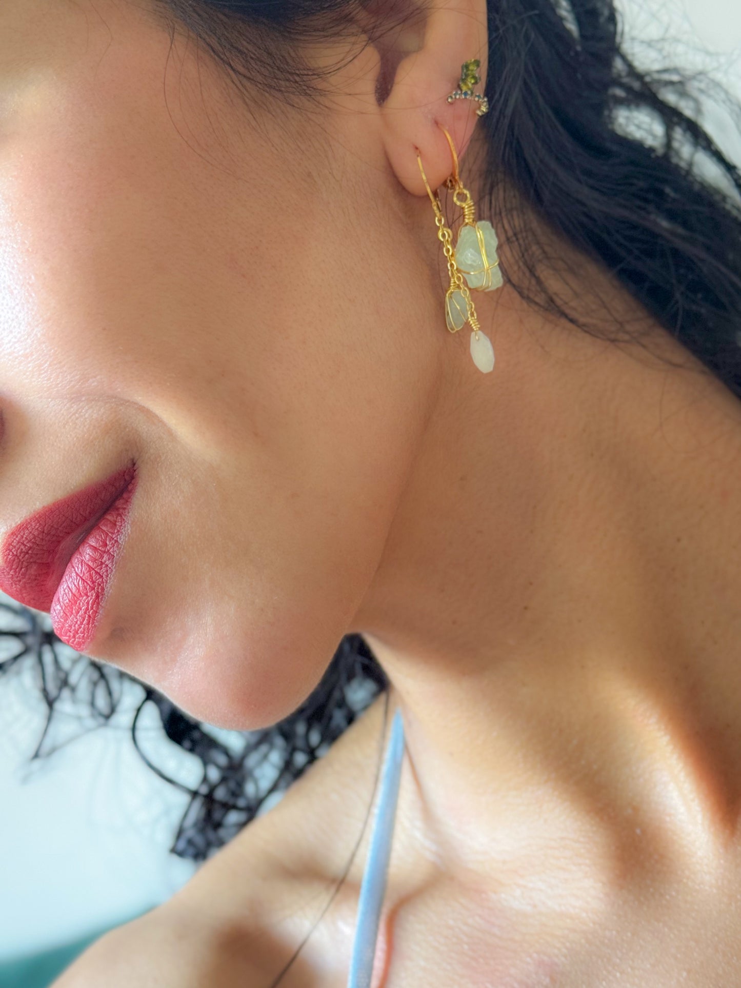 Maia. Aretes huggies con aguamarina