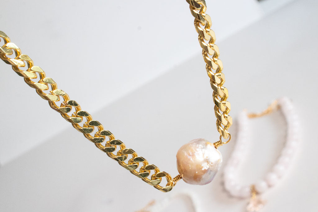 Vera. Collar de perla barroca