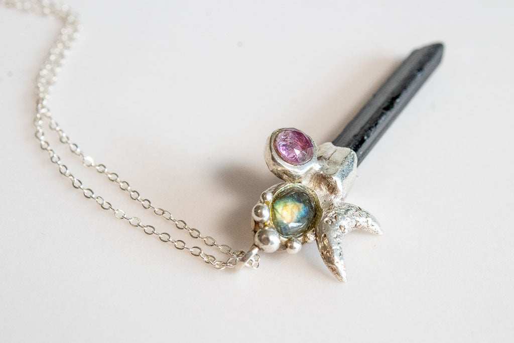 Bría. Collar de plata .925 con turmalina negra, amatista y labradorita