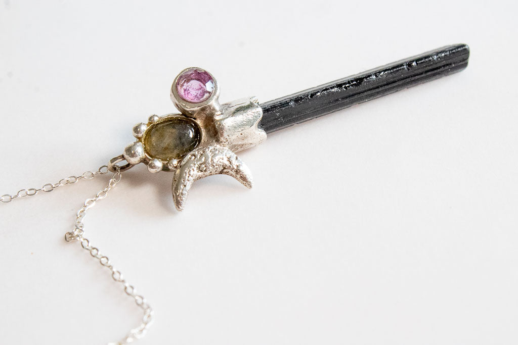 Bría. Collar de plata .925 con turmalina negra, amatista y labradorita