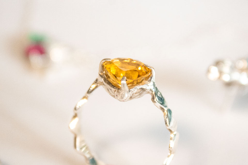 Ximena. Anillo con corazón de citrino