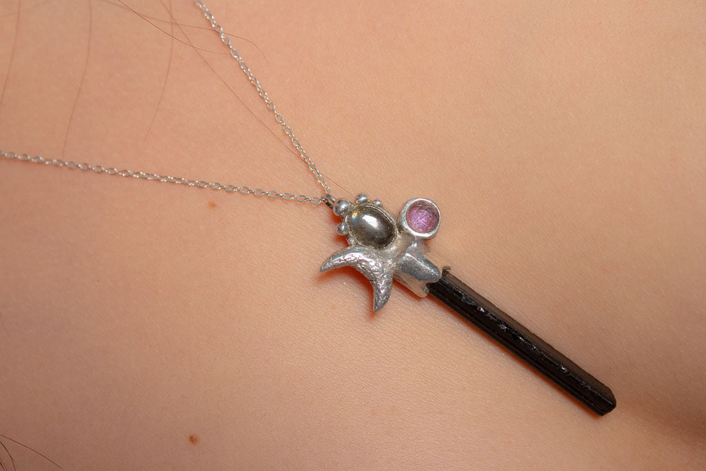 Bría. Collar de plata .925 con turmalina negra, amatista y labradorita