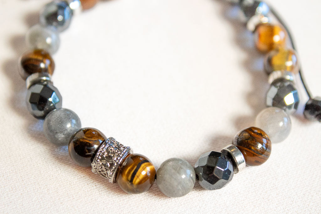 Enfoque y Éxito Personal. Pulsera ajustable con labradorita, hematita y ojo de tigre.