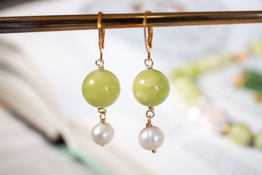 Niebla. Aretes de jade y perla