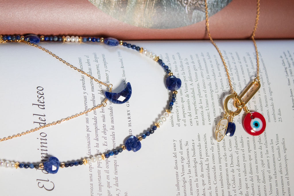 Oleaje. Collar con lapislázuli y perla