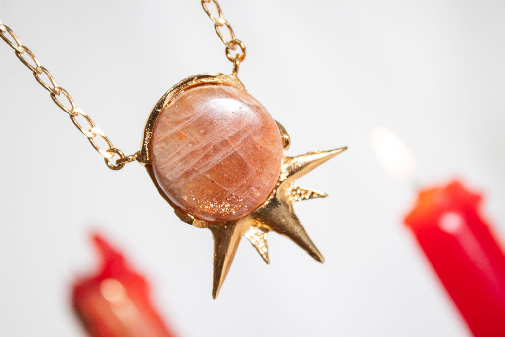 Ígnea. Collar de sol con piedra sol