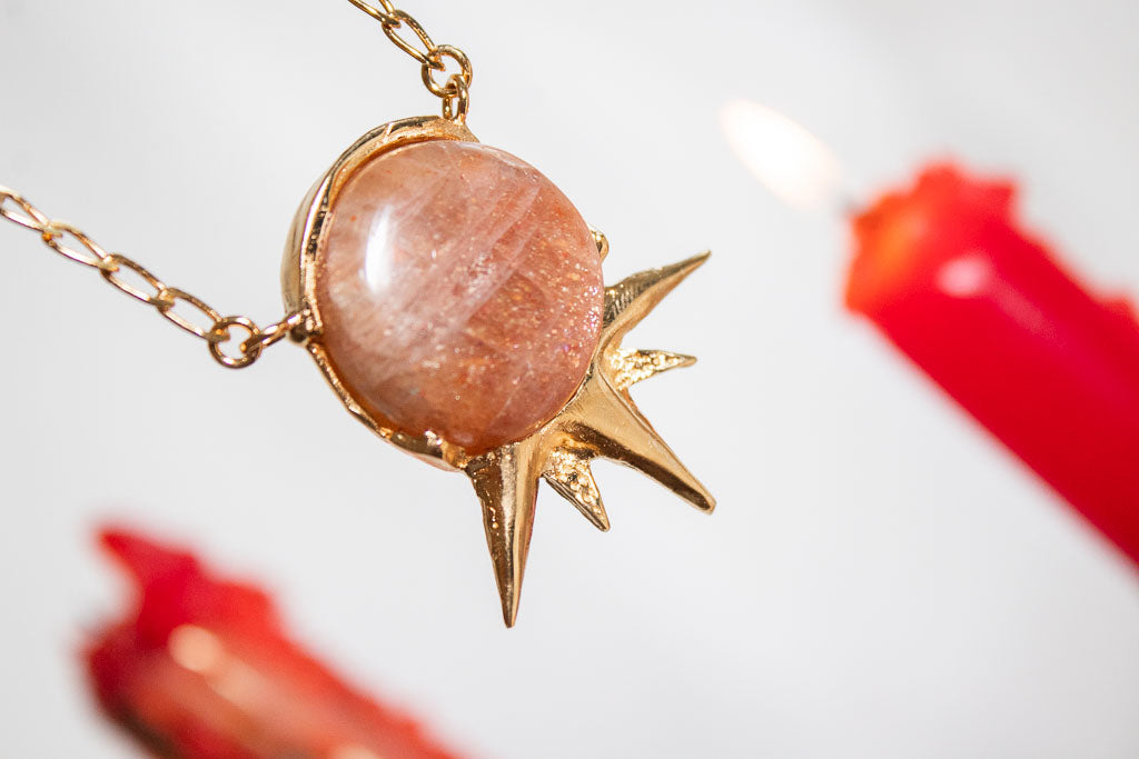 Ígnea. Collar de sol con piedra sol