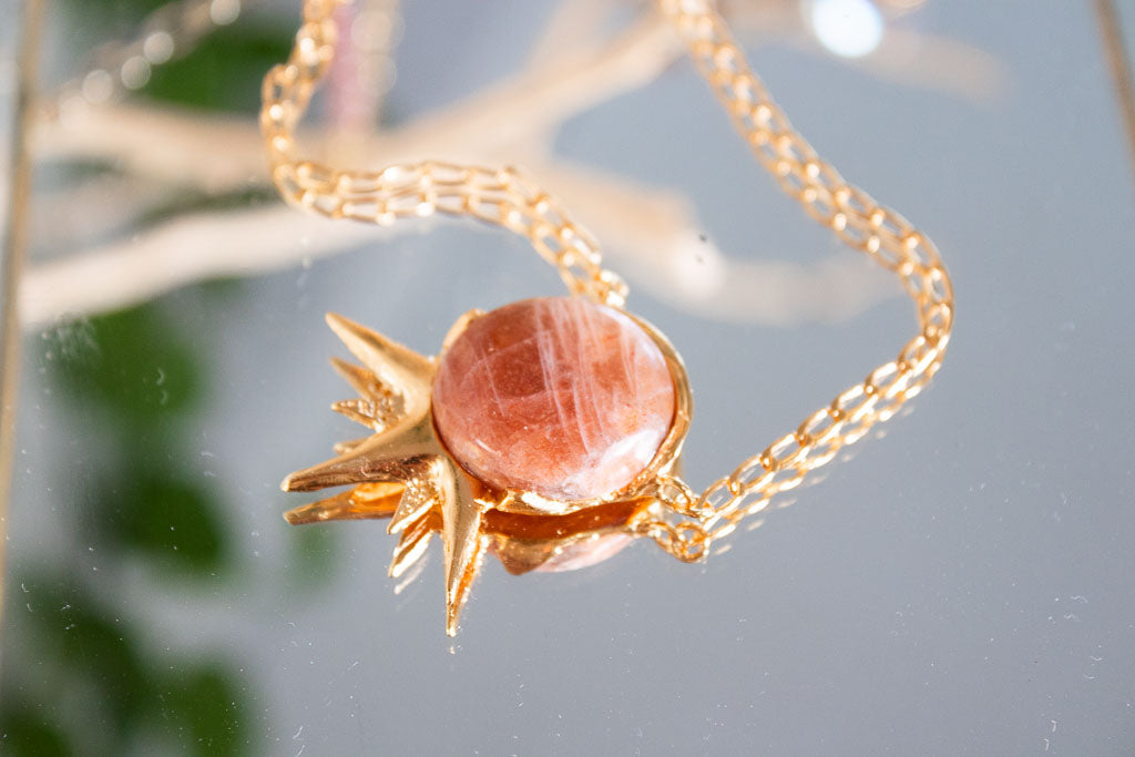 Ígnea. Collar de sol con piedra sol