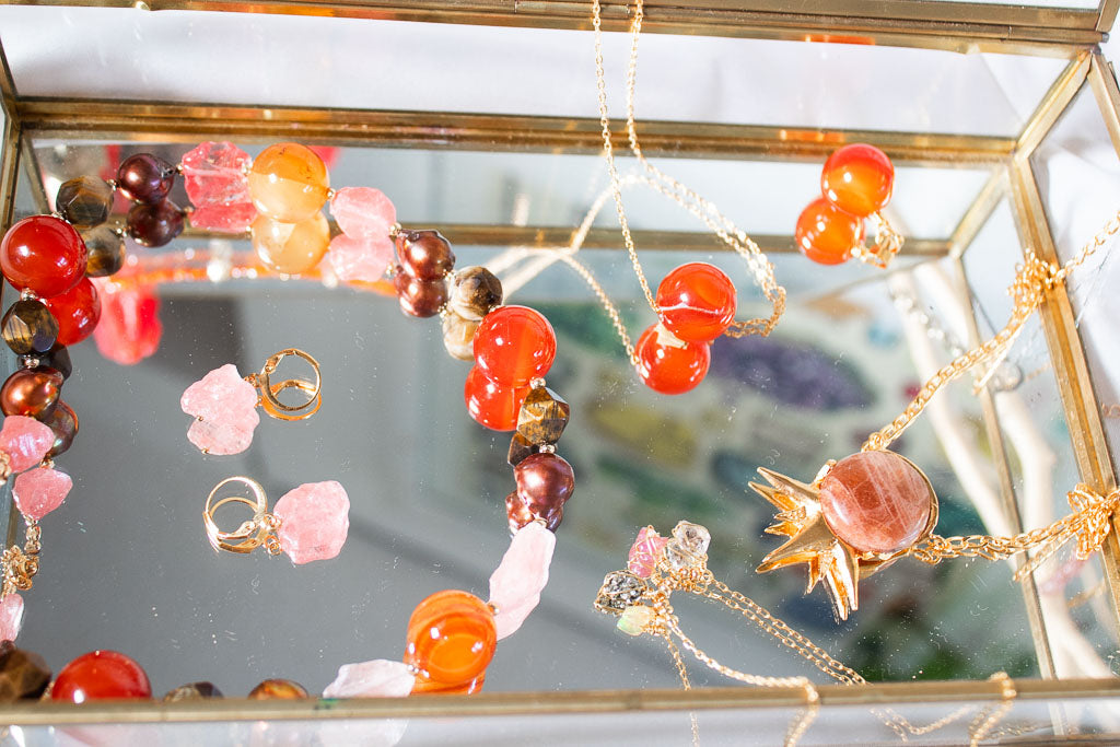 Manantial. Collar con herkimer, turmalina rosa, pirita y ópalo