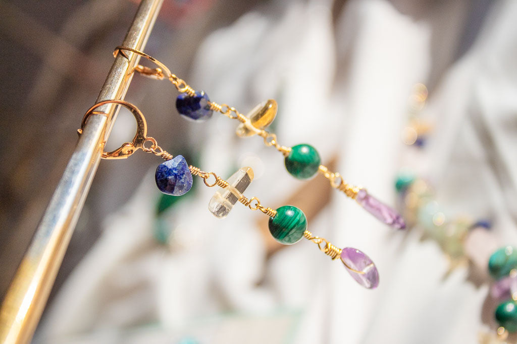 Cosmos. Aretes con lapislázuli, citrino, malaquita y amatista