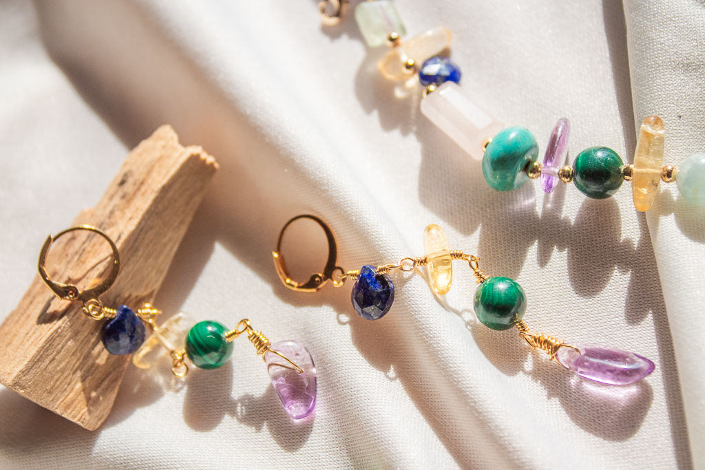 Cosmos. Aretes con lapislázuli, citrino, malaquita y amatista