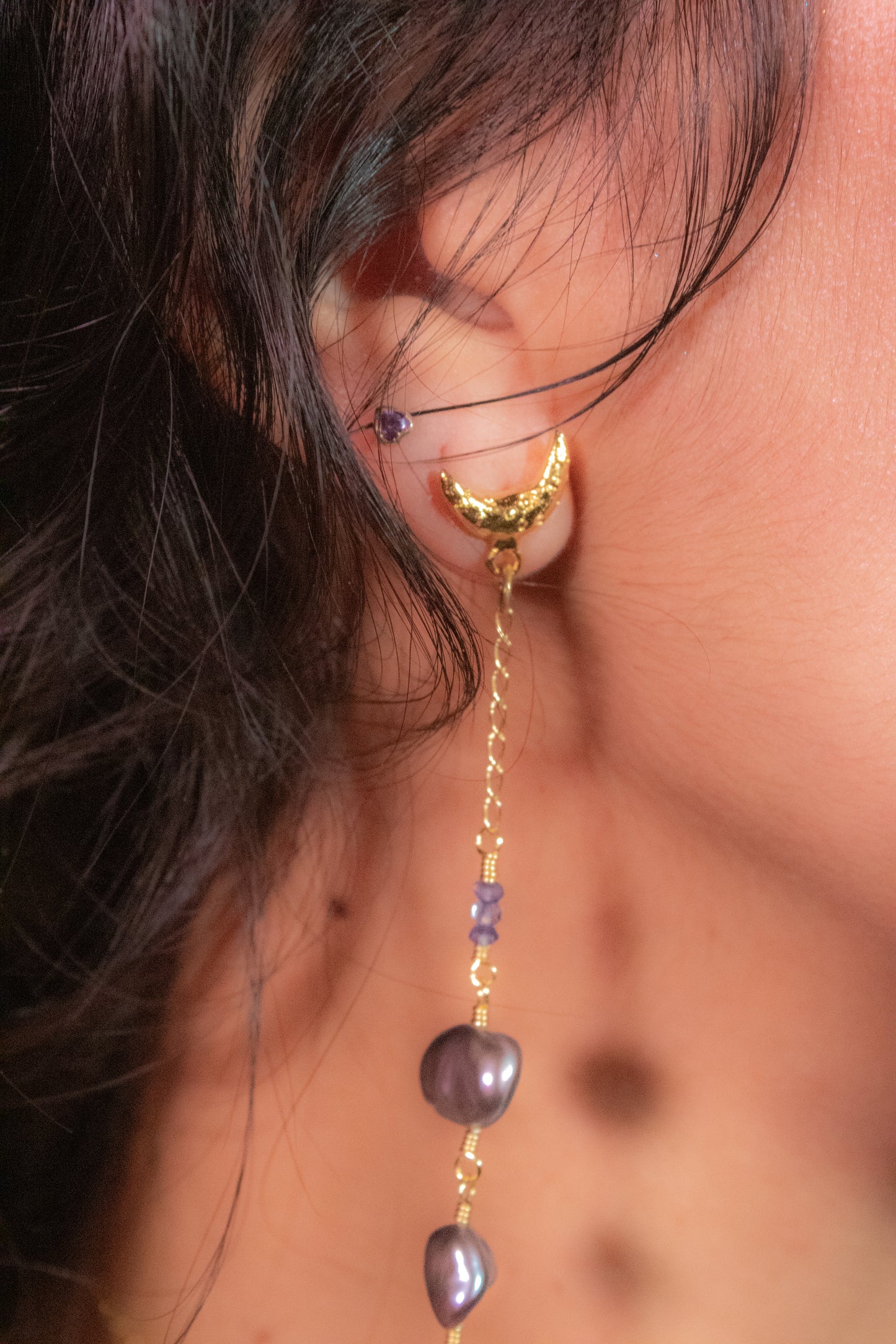 Itayetzi. Aretes con iolita y perla gris