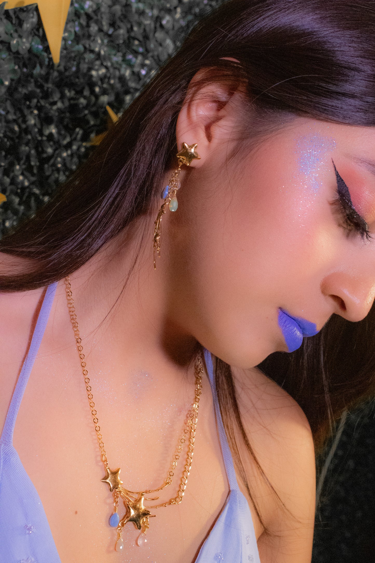Anayatzin. Aretes con gotas de ópalo peruano, ópalo fuego y cuarzo rosa