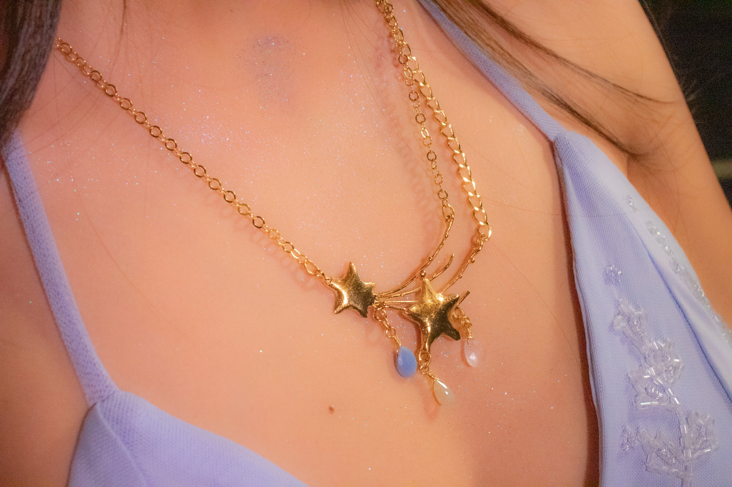 Anayatzin. Collar con gotas de ópalo peruano, ópalo fuego y cuarzo rosa