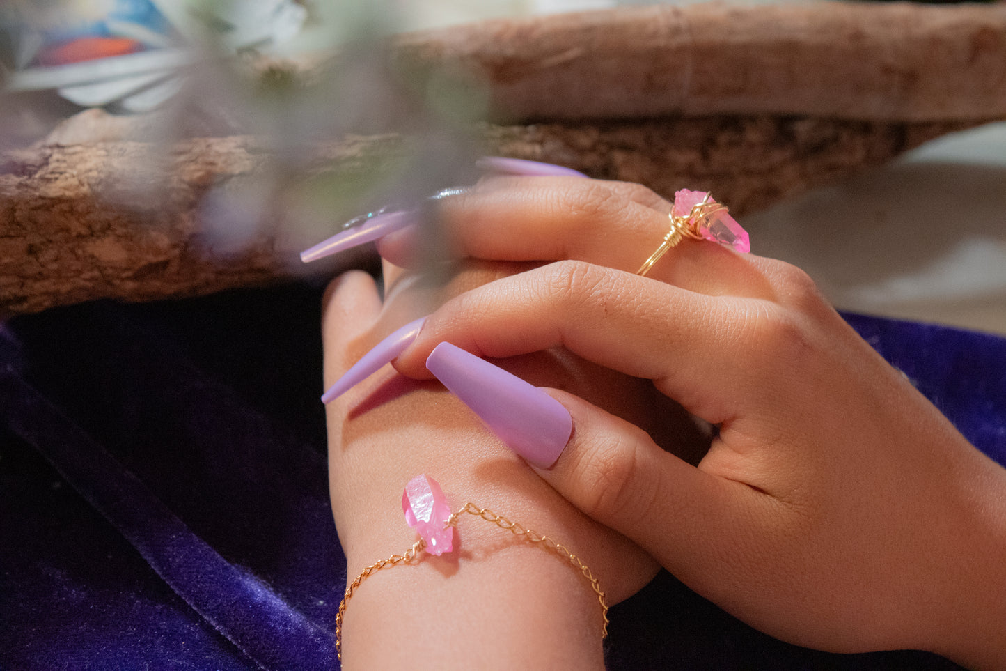 Aimi. Anillo con cuarzo aura rosa