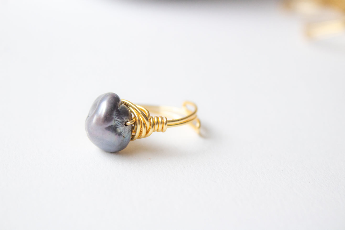Itayetzi. Anillo con perla azul