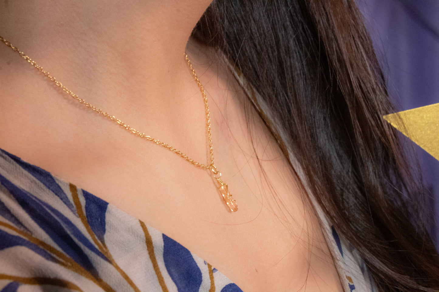 Yaluk. Collar minimalista con topacio amarillo
