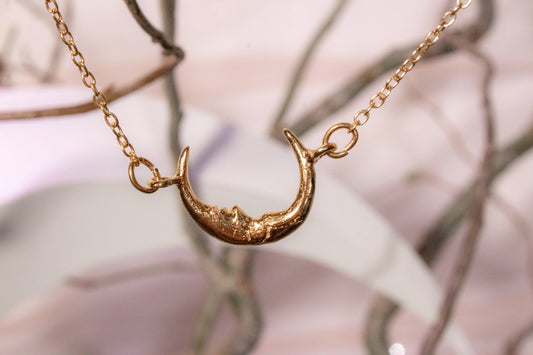 Yunuen. Collar de media luna