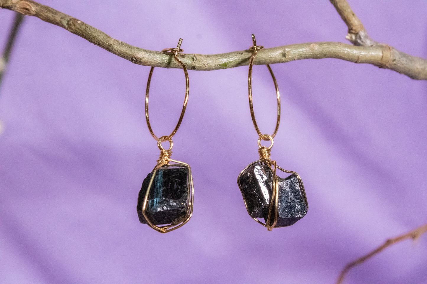 Canek. Arracadas minimalistas con turmalina negra