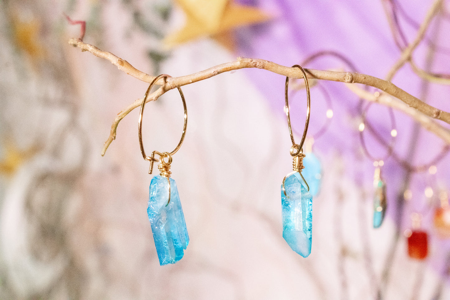Ya'axka. Arracadas minimalistas con cuarzo aura aqua
