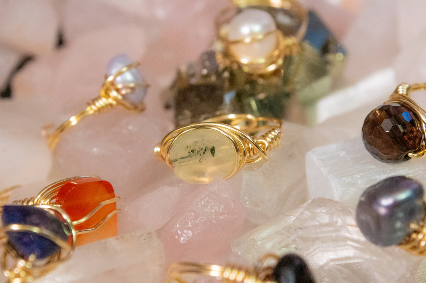 Amaité. Anillo con prehnita