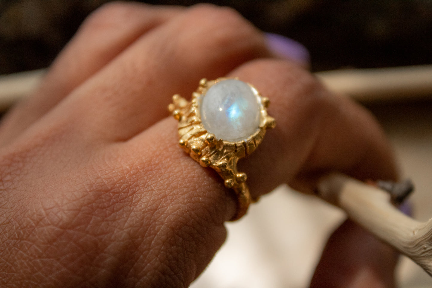 Anillo Amuleto. Piedra Luna - Color Mineral