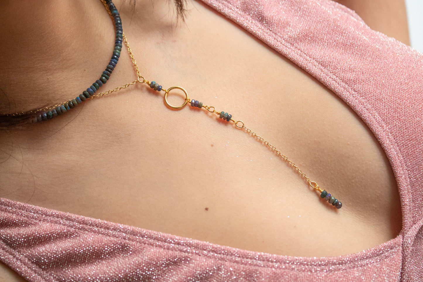 Tique. Collar con ópalo