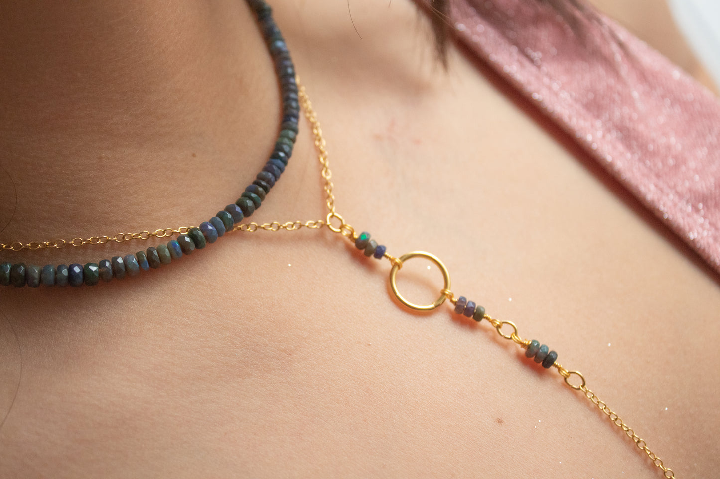 Tique. Collar con ópalo