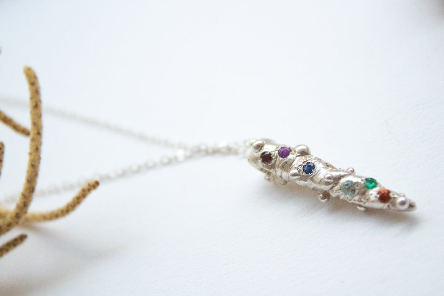 Asteria. Collar con gemas