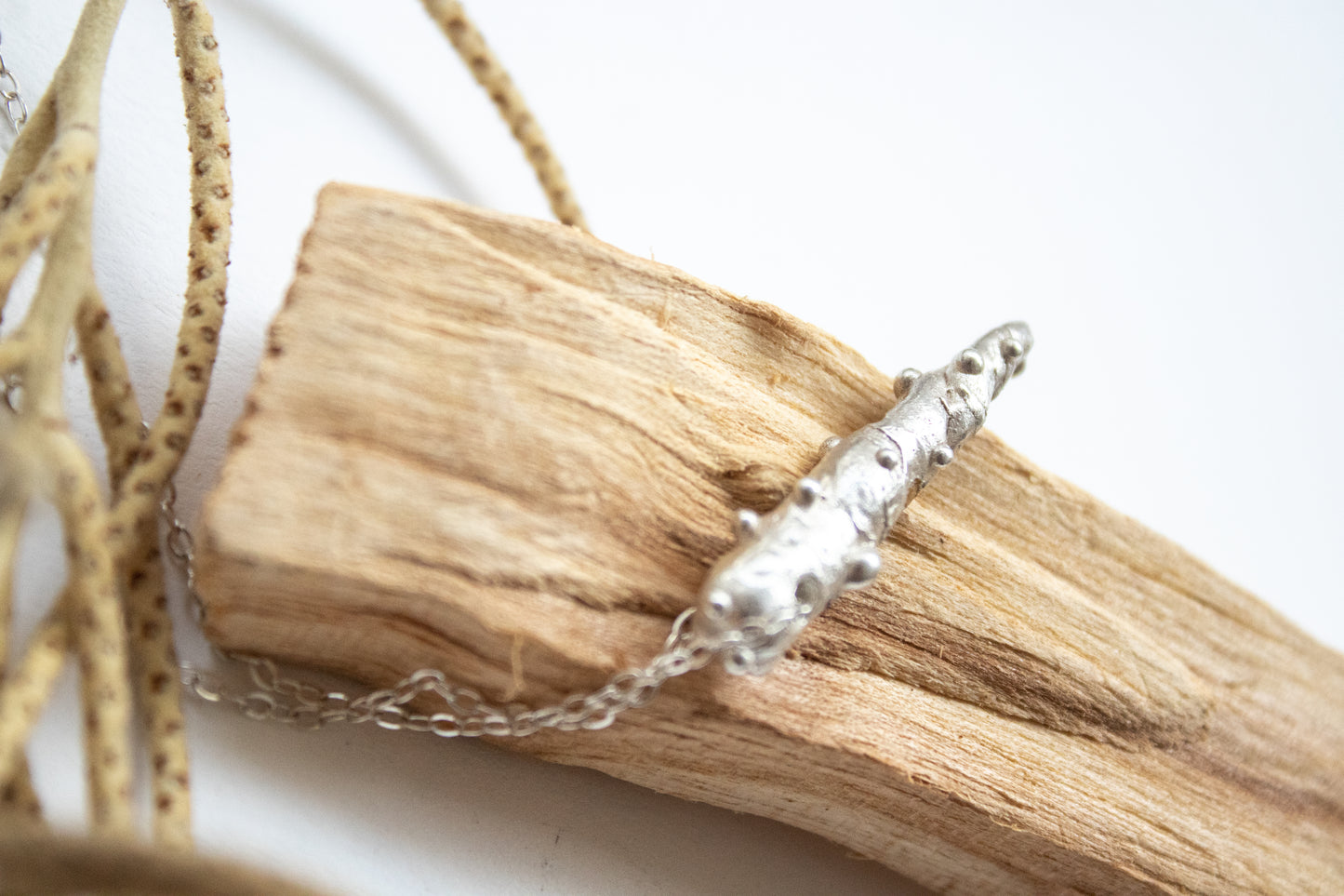 Asteria. Collar con gemas