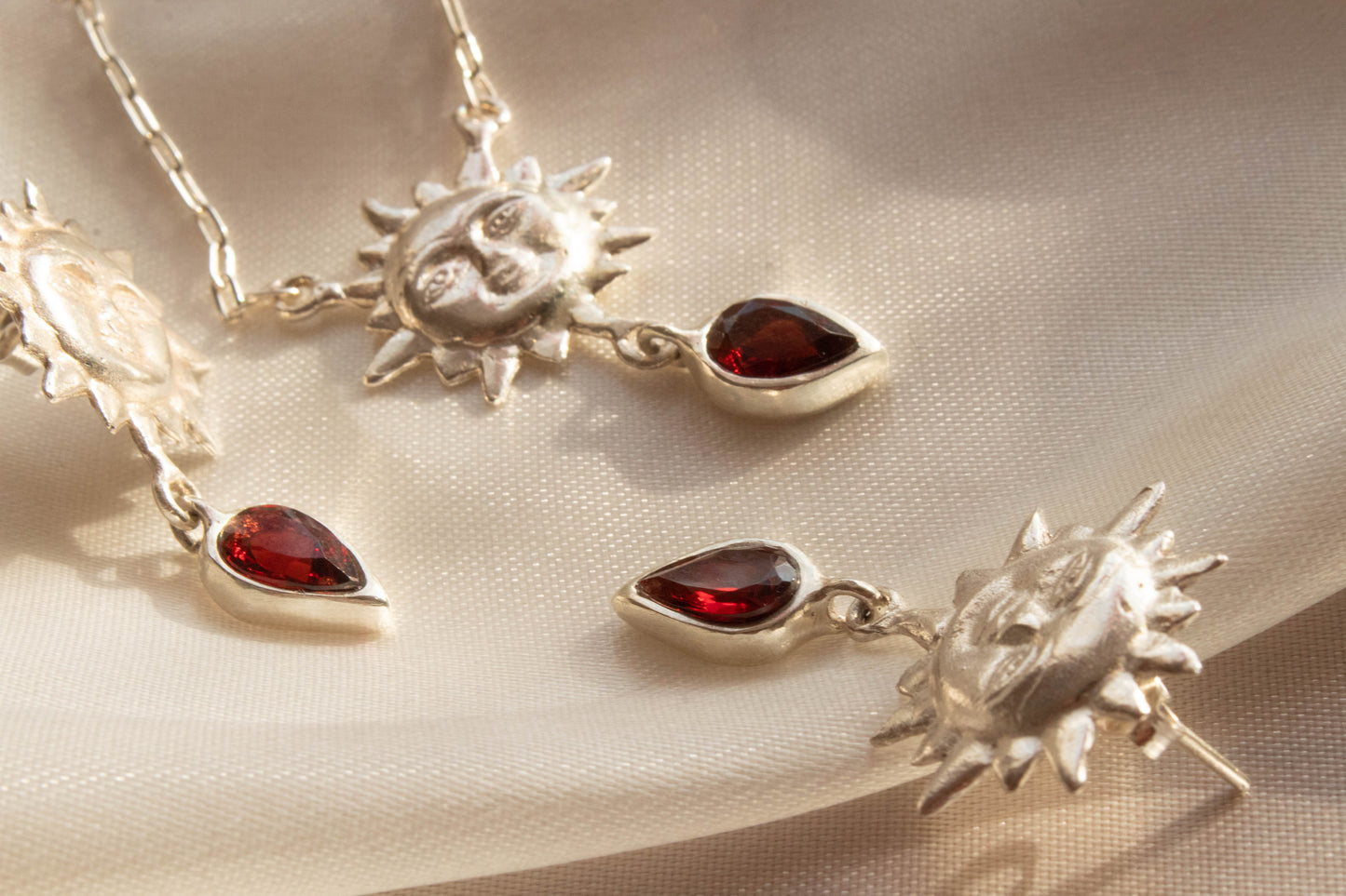 Collar sol. Granate - Color Mineral