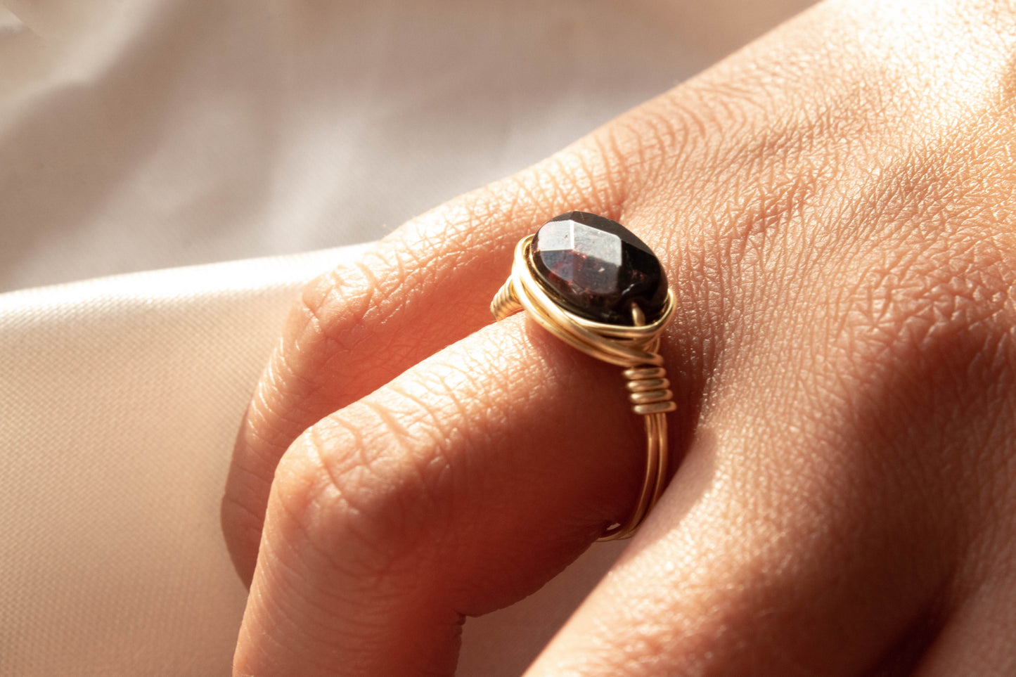 Anillo de granate - Color Mineral
