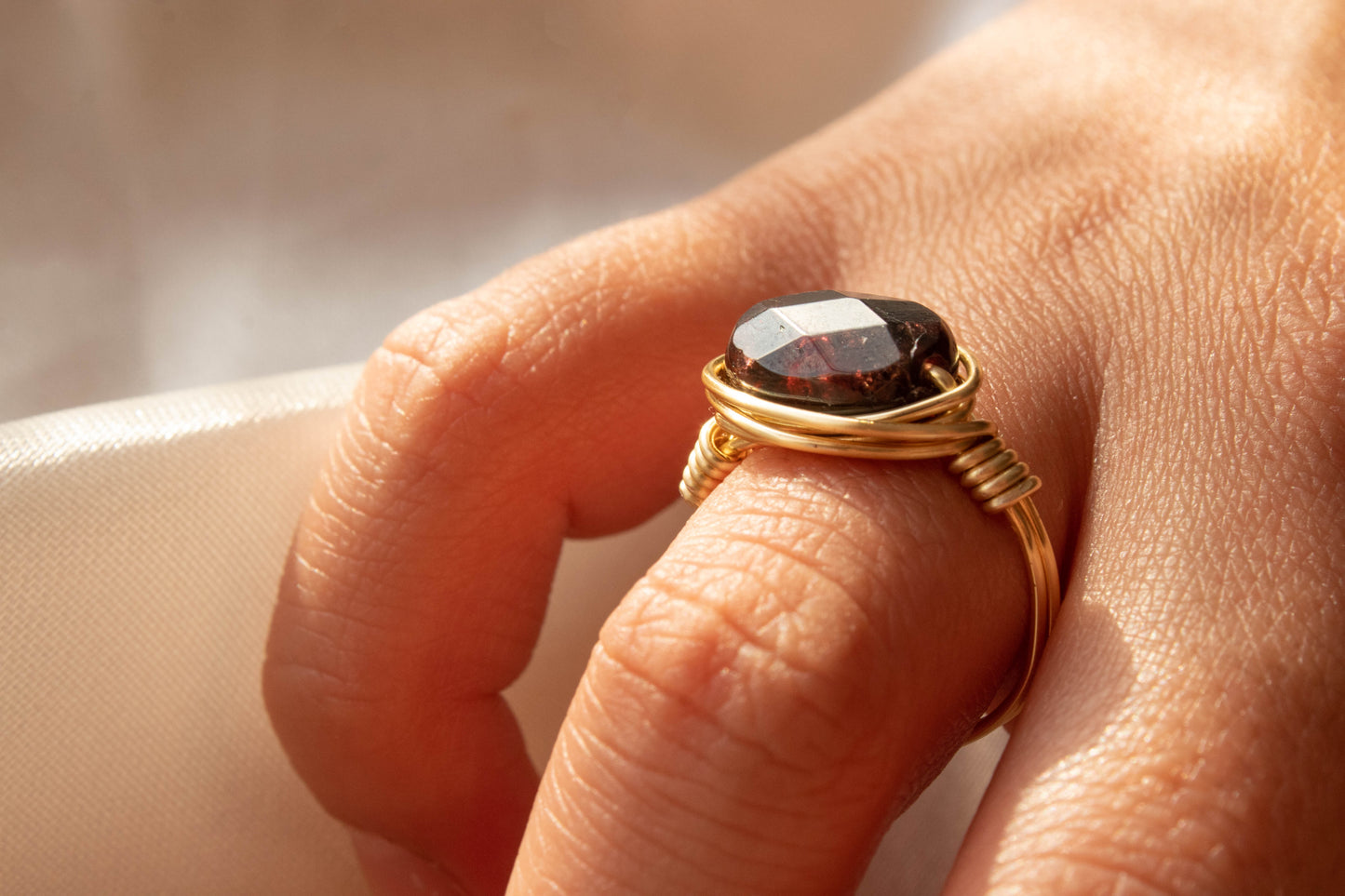 Anillo de granate - Color Mineral
