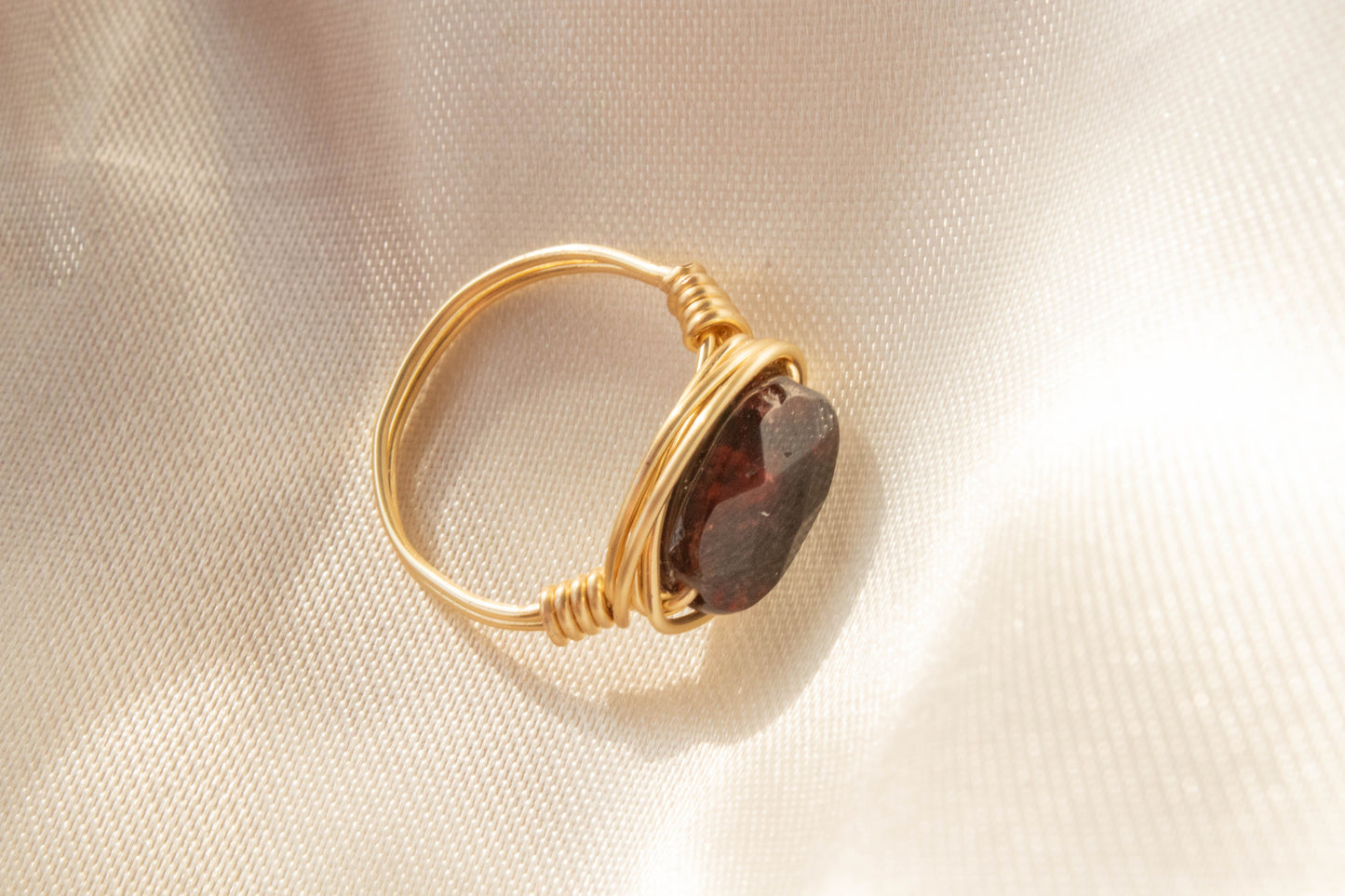 Anillo de granate - Color Mineral
