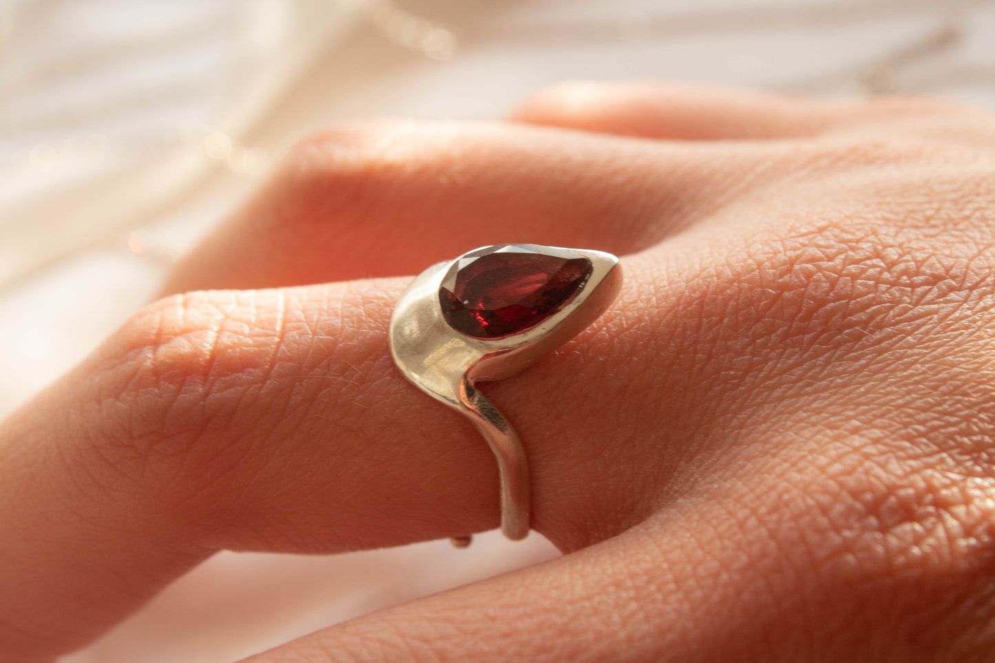 Anillo granate gota - Color Mineral